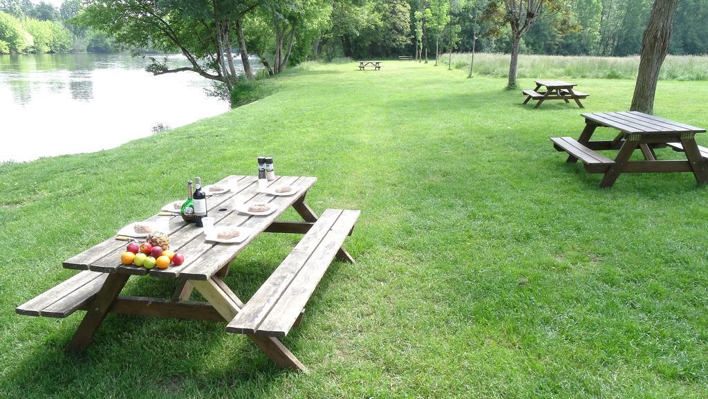 Au Pied Du Chateau - 5 A 11 Personnes - Baignade-Canoe-Piste Cyclable A 100 M カステルノー・ラ・シャペル エクステリア 写真